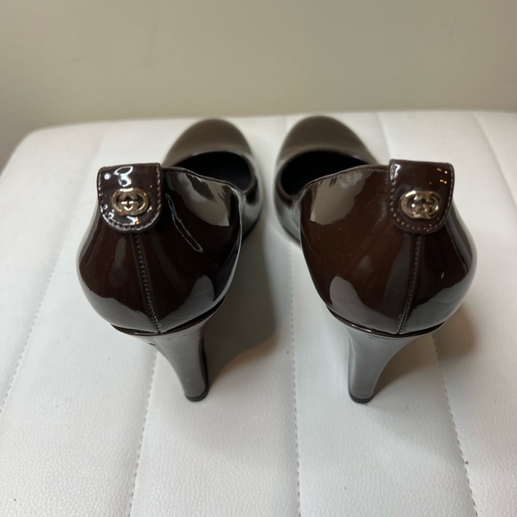 GUCCI Brown Patent Leather Wedge Pumps - Size 7 1/2 - Picture 2 of 6